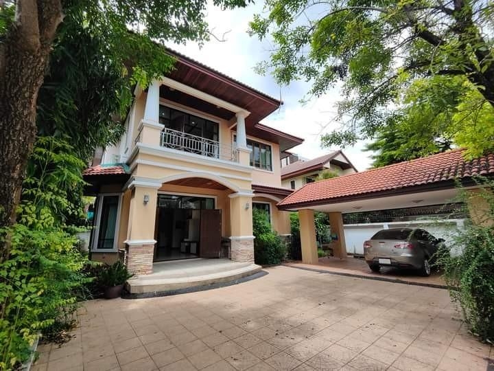 MWW128  House for rent, Soi Ekkamai 10 Intersection 6